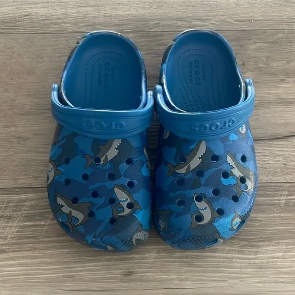 Toddler Boys Shark CROCS Sz 10 - Picture 1 of 5